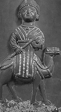 al-Lat reitet auf einem Kamel. Relief aus Ta'if in Saudi-Arabien, entstanden um 100 n.Chr.